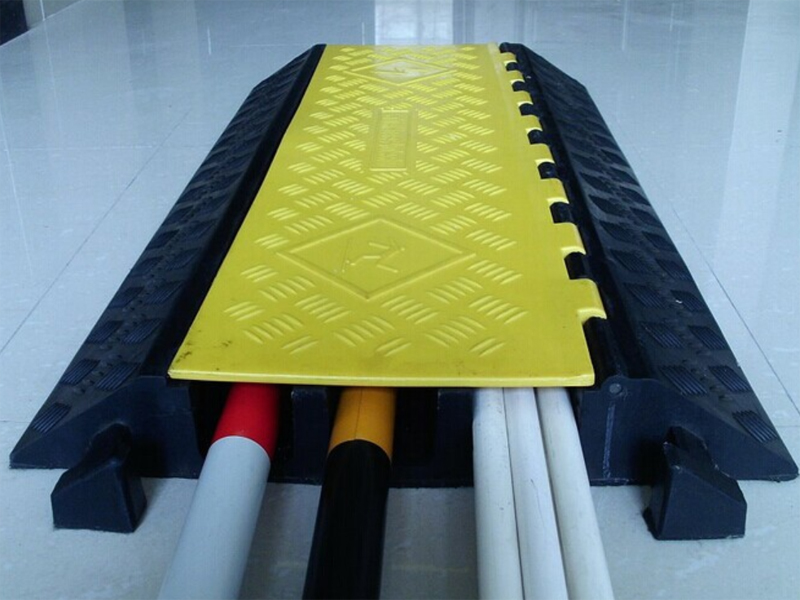 Extra Large 3 channel Rubber Cable Ramp Protector (2)